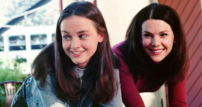 Gilmore Girls (WB) Season 1, 2000-2001Episode: Love and War and Snow Airdate: December 14, 2000Shown from left: Alexis Bledel (as Rory Gilmore), Lauren Graham (as Lorelai Gilmore)