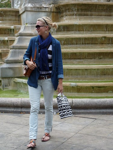paris outfit scarf
