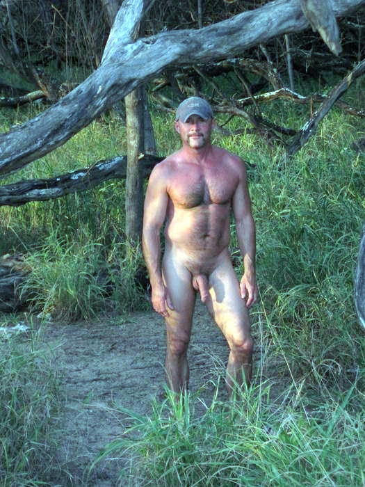 Dad decided to take off his t-shirt and his cargo shorts to walk completely naked&hellip;