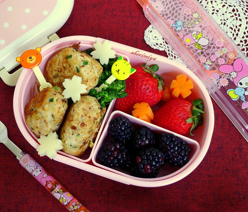Mozza-Stuffed Turkeyballs Bento by sherimiya ♥