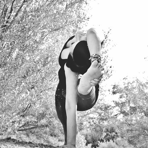 Make it your purpose to give away as much of your love and joy as you can! xoxox~eli Photo captured by the incredibly talented @asha_aum @ashleyflaigphotography #Yoga #ElinoreCohenYoga #PureFlowYoga #IntentionIsEverything #LiveWithIntention #LasVegasYoga