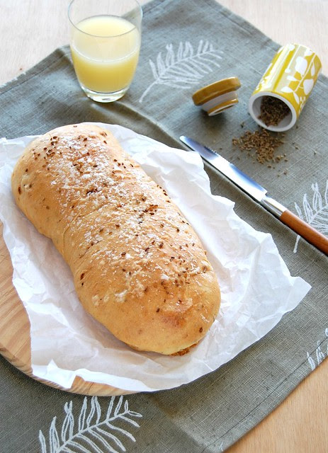 Fennel seed and onion loaf / Pão com cebola e erva-doce
