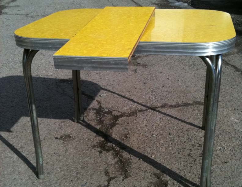 Yellow Formica Table on Vintage Design | Seeur