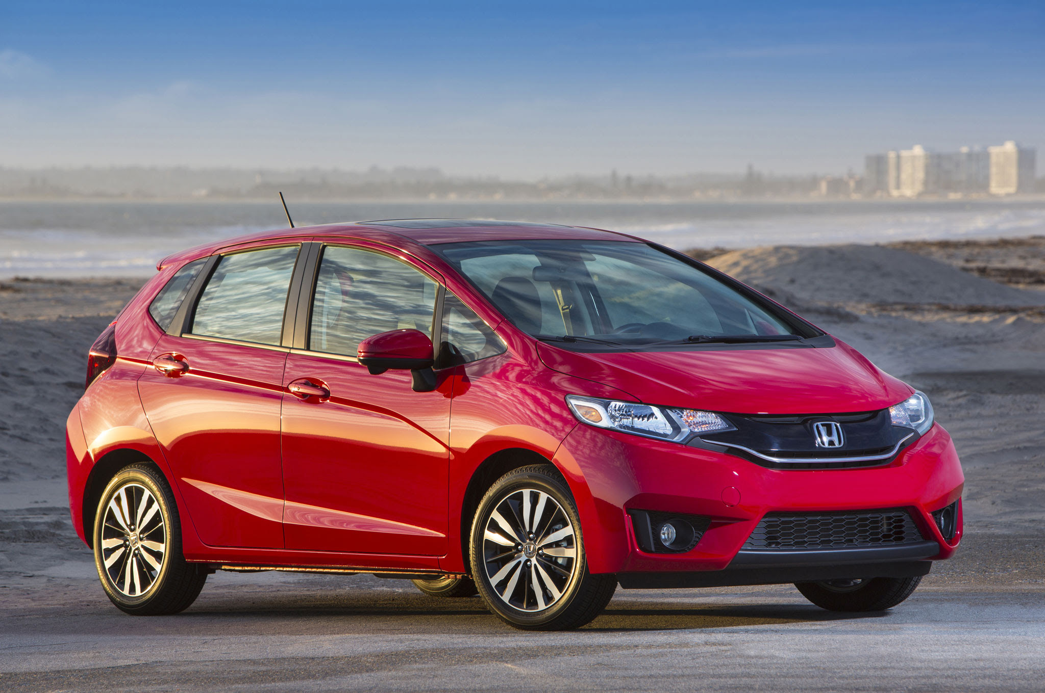 2016-Honda-Fit-front-three-quarter-22