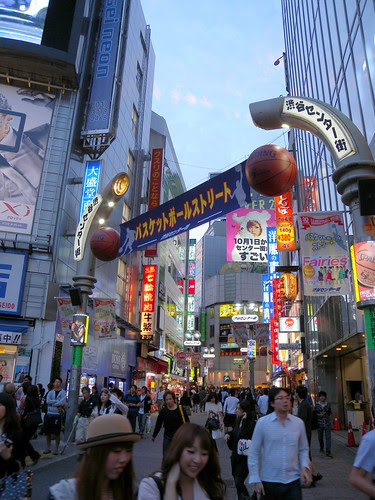 渋谷センター街 これからは バスケ通り って呼ぼうぜ 街並みのチカラ