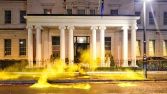 El fum groc tenyeix l'ambaixada de Londres (CDR London)