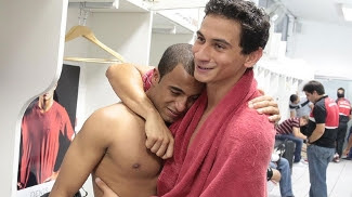 Ganso 'consola' Lucas no vestiário