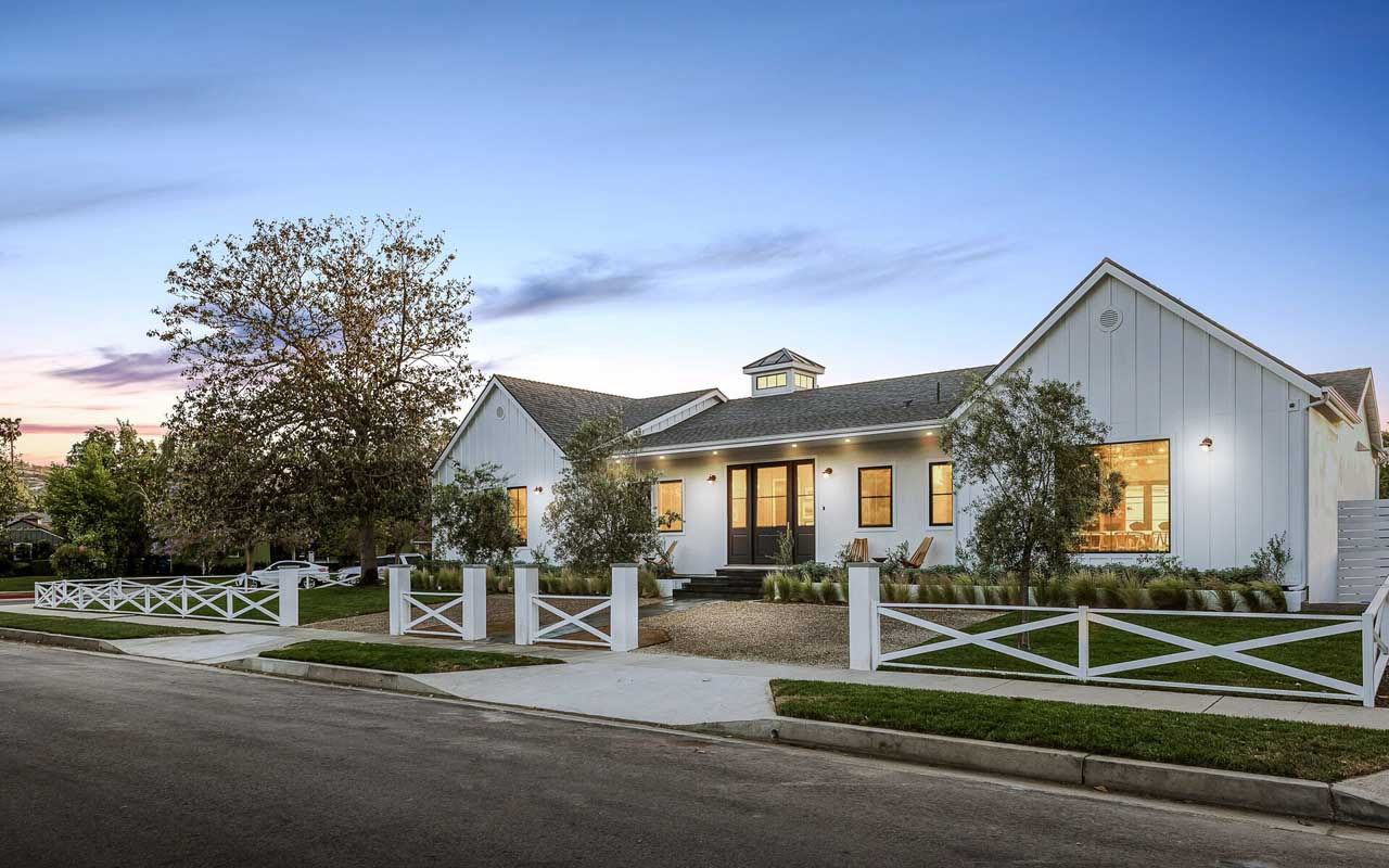 Classy Single Story Modern Home Classy Single Story Modern Home
