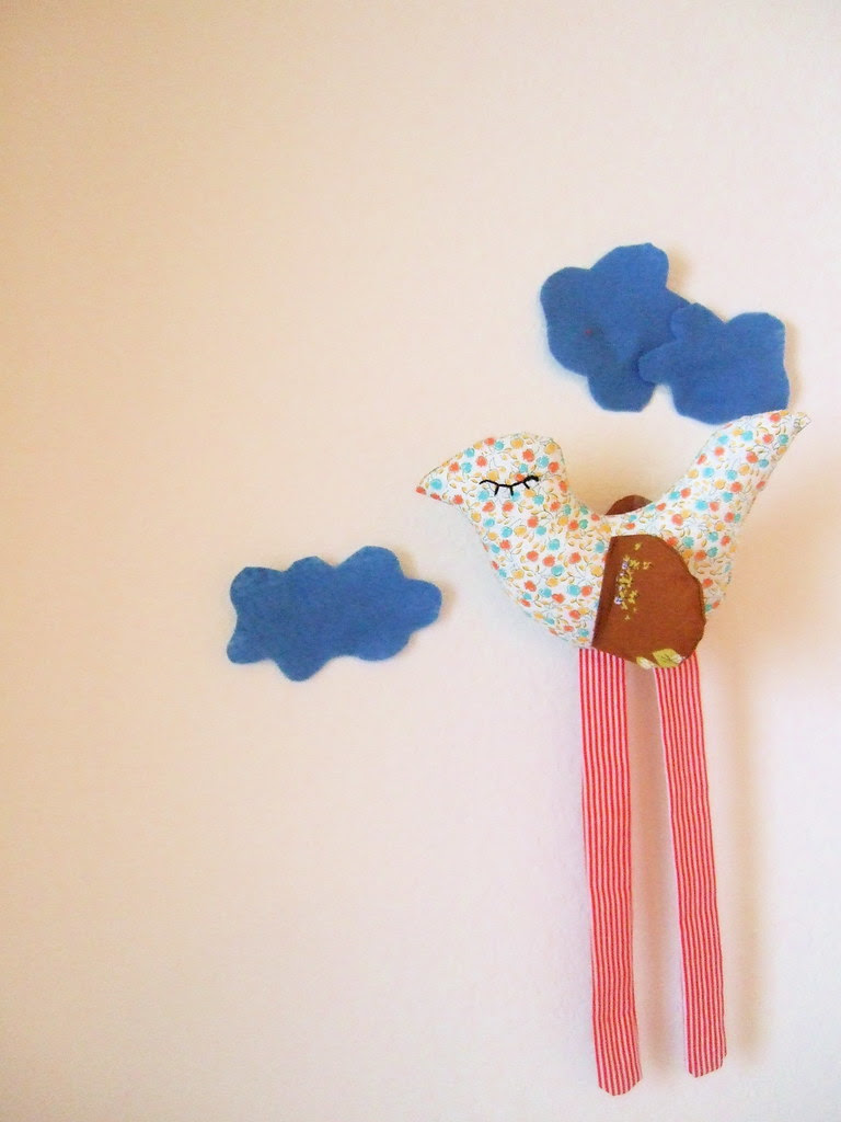 sweet birdie flying