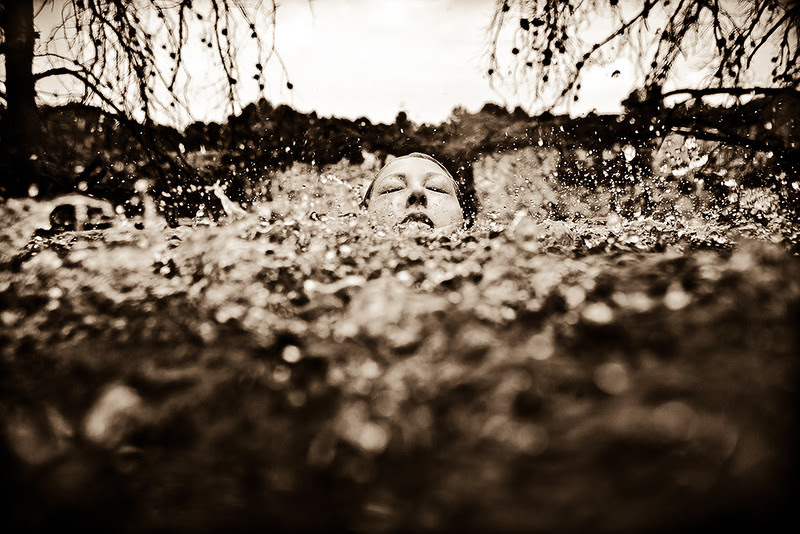 Обнаженные девушки под водой. Стильная фотосессия в стиле "ню"