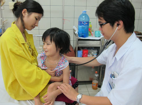 7-tre-cao-bang-tu-vong-nghi-do-viem-nao-virus