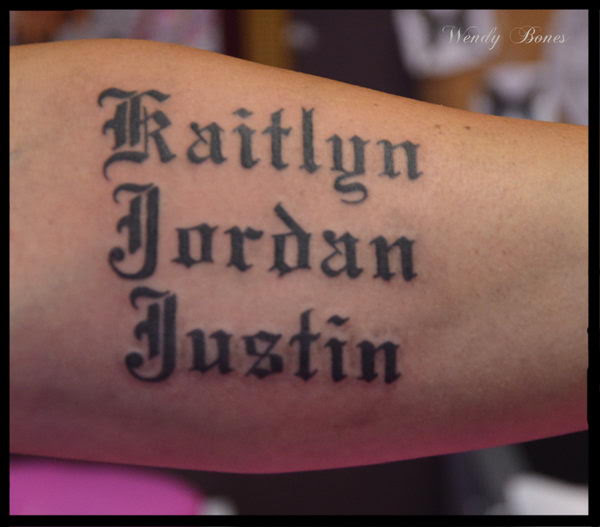 60+ Cool Tattoo Fonts Ideas - OlDe English Font Name Tattoo On Arm 15
