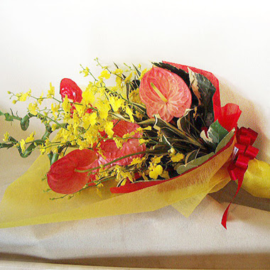 アンスリウムとオンシジュウムをあしらった花束 ダンシングレディー