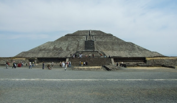 Piramidele tăcute de la Teotihuacán