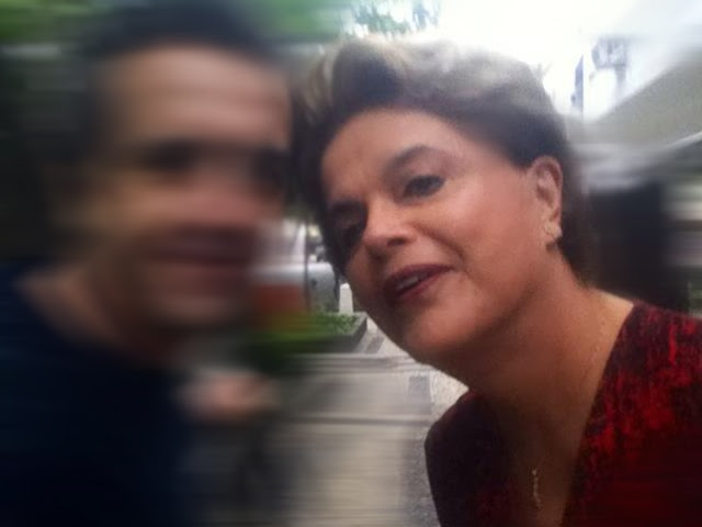Dilma faz selfie com fã  (Crédito: Reprodução/ Instagram)