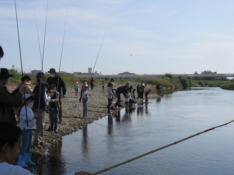 水辺で楽しもう 藻川で魚を釣って楽しみました 自然と文化の森協会