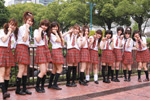 うわさの セーラー服おじさん 安穂野香がアイドルを育成 Oricon News