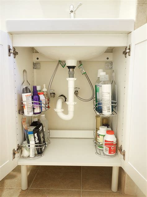 Mymomohome.blogspot.com my wife and i have a very small bathroom. Small Bathroom Storage Solutions That Are Absolutely