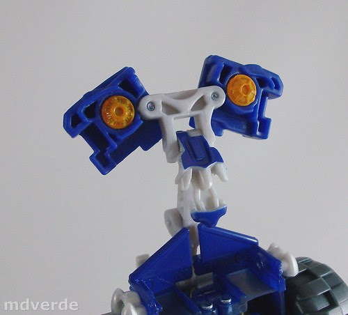 Transformers Autobot Wheelie RotF Deluxe - modo robot