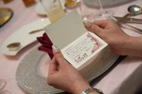 結婚式の席札メッセージ 親戚編 相手に喜ばれるおすすめ例文集 暮らしに役立つ情報局