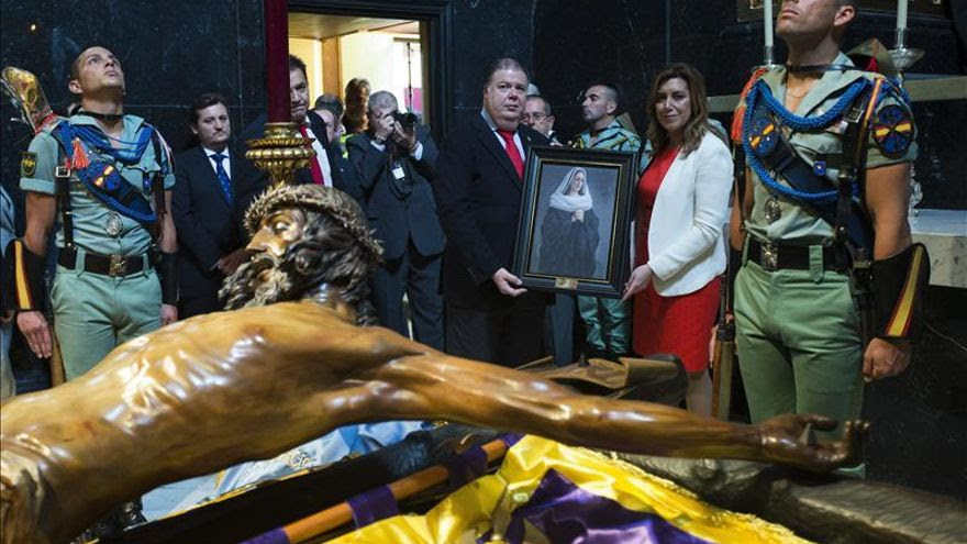 Susana Díaz conoce el Cristo de Mena y el Cautivo de Semana Santa de Málaga