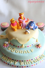 winnie the pooh cake