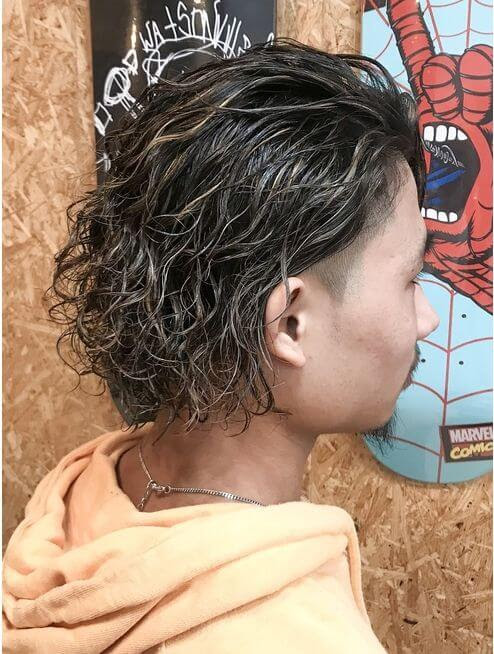 21年夏のミディアムのメンズの髪型 パーマやツーブロックなどおしゃれなヘアアレンジも紹介