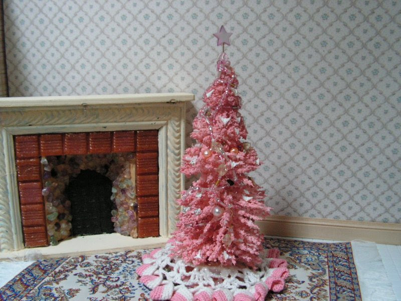 CDHM Gallery of Rose-ellen Horan, creating custom sewing and holiday creations such as Christmas trees and wreaths for the doll and dollhouse miniature community