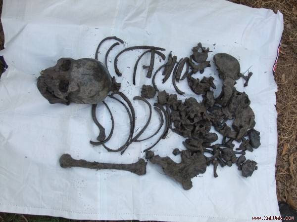 Đi bắt tôm, mò được hộp sọ người