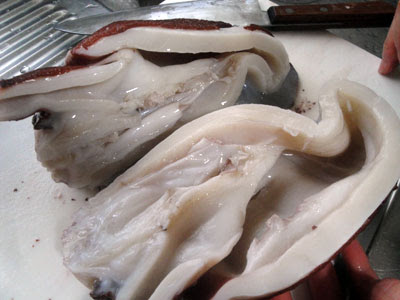 タコの頭 ボッチ を買ってきてタコ刺しです 小樽で家庭料理