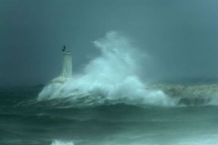 Lighthouses and Waves (43 pics)