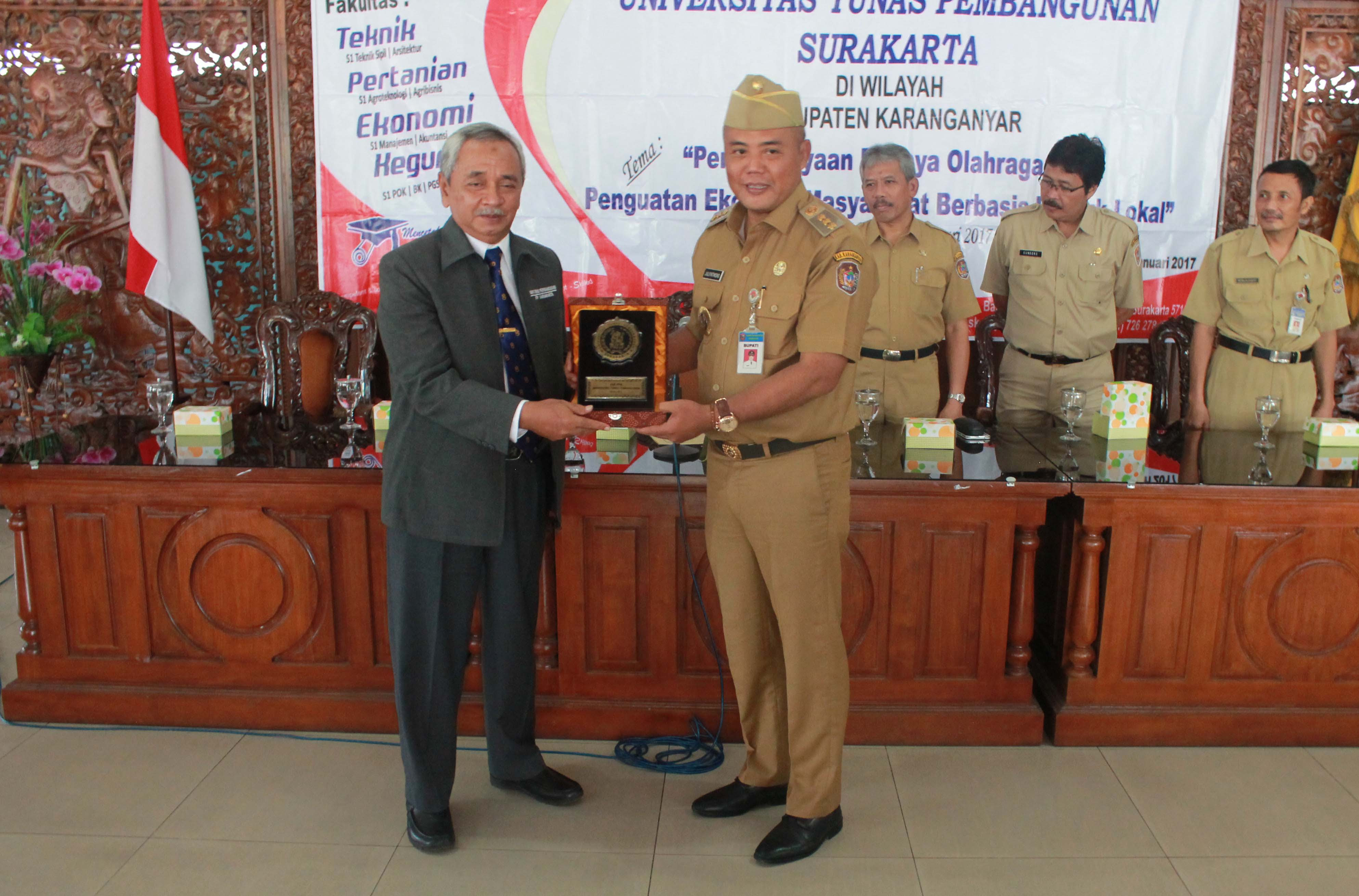 16 1 menyudahi program Kuliah Kerja Nyata KKN yang diselenggarakan di Kabupaten Karanganyar “Hari ini kita terlah menarik sebanyak 433 mahasiswa