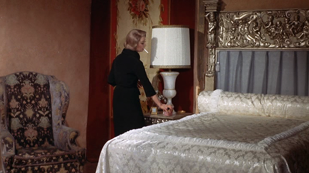 romanspringofmrs.stone_ivorybedspread