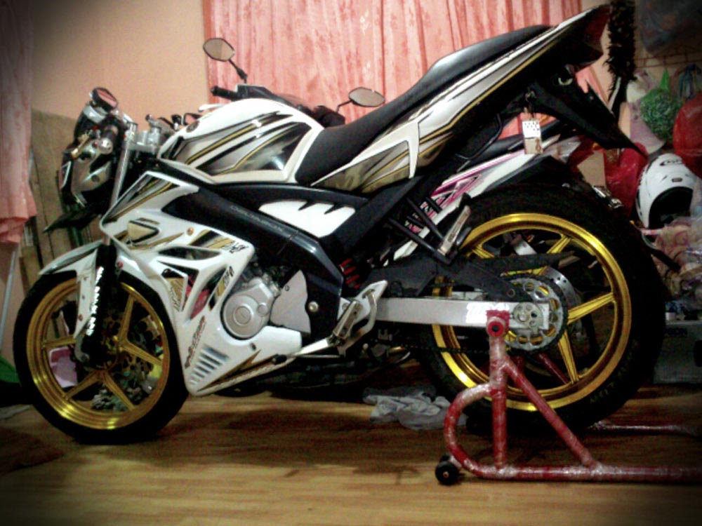 Modif Striping Old Vixion Putih ala Ducati motogp MOTOBLAST Modif Striping Old Vixion Putih ala Ducati motogp MOTOBLAST