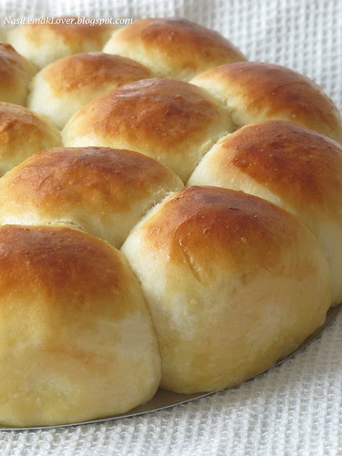 Roti Paun (Little butter buns)