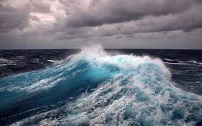 Ambon, Malukupost.com - Badan Meteorologi Klimatologi dan Geofisika (BMKG) Stasiun Pattimura Ambon mengimbau penyedia maupun pengguna jasa transportasi laut, termasuk masyarakat pesisir agar mewaspadai gelombang tinggi di wilayah perbatasan Maluku pada beberapa hari ke depan. "Gelombang mencapai 2,5 meter berpeluang terjadi perairan kepulauan Babar, kepulauan Tanimbar maupun Kepulauan Aru serta dan laut Arafura," kata Kepala BMKG Stasiun Pattimura Ambon, George Mahubessy, dikonfirmasi, Minggu (8/10).