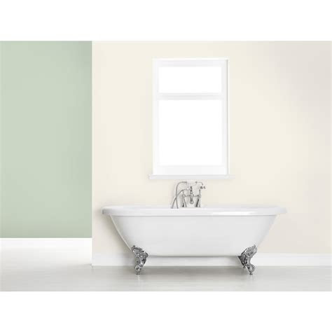 The clear spray on rubber sealant is perfect if you need to spray an area that is visible on the outside of the guttering or downpipe. Dulux Bathroom+ Soft Sheen Emulsion Paint Tester Pot