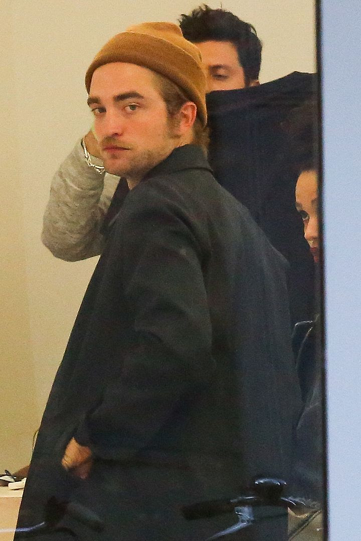  photo HQRobertPattinsonFKATwigsOutampAboutInParis21.jpg