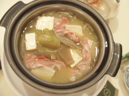 寒い日には豚バラとごぼうのみそ鍋 Hanagatami Tokyo Style