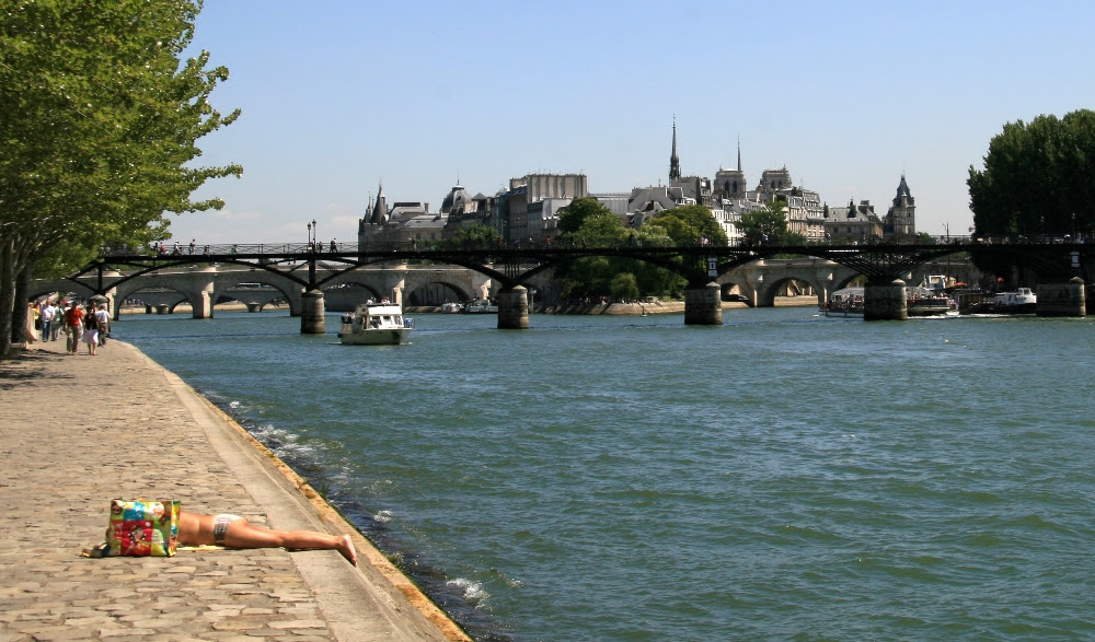 August in Paris