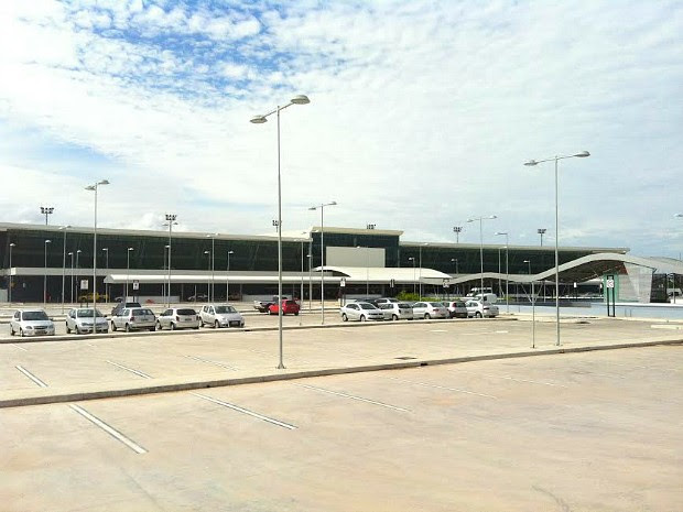 Avião fez pouso no Aeroporto Internacional Eduardo Gomes após suspeita de sequestro (Foto: Girlene Medeiros/G1 AM)