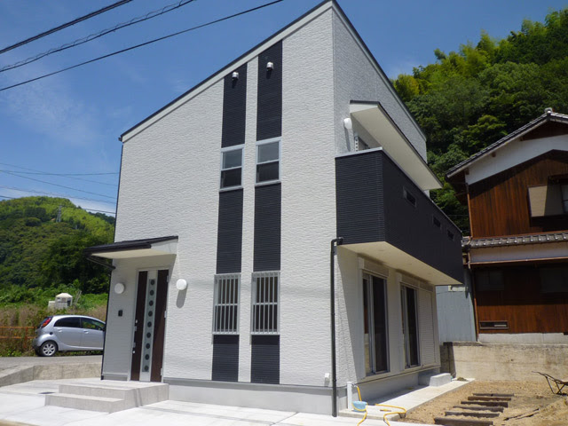 ３０坪 宇和島市光満 シンプルモダン スタイリッシュな２階建て住宅 愛媛県宇和島の新築 注文住宅 耐震住宅 建て売り住宅なら橋本工務店のかしこいお家