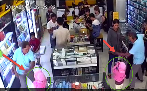con-lap-camera-phat-hien-bo-phuc-vu-nu-giup-viec-nong-nhat-mang-xh-1