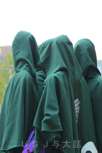 緑のマントをかぶった不穏な集団と可愛いスズメたち Usj与太話 チケットやアトラクションの最新情報満載ブログ