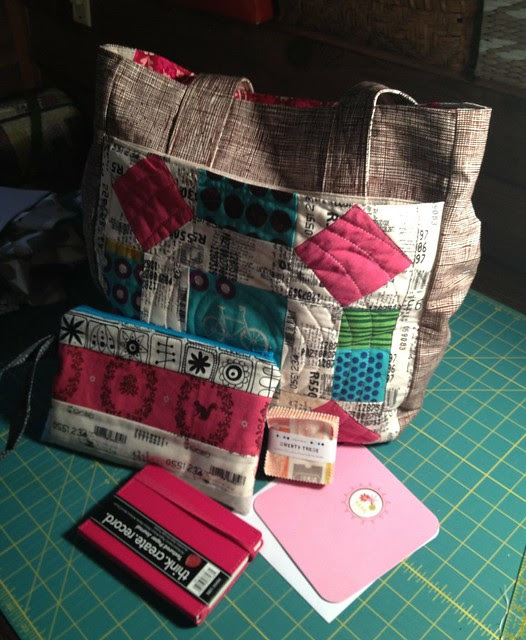 SSM4 package received from Fiber of All Sorts {h2ogirl76}... I love love everything!! Gorgeous Supertote, all the extras! The quilting is fab!! Thank you so much!! xoxo