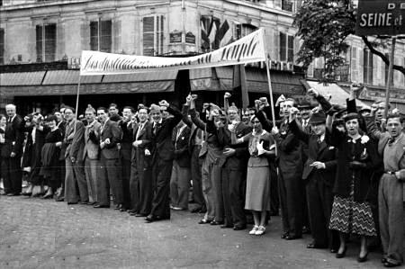 Manifestación del SNI en París (14-07-1936).  Foto de Roger Viollet