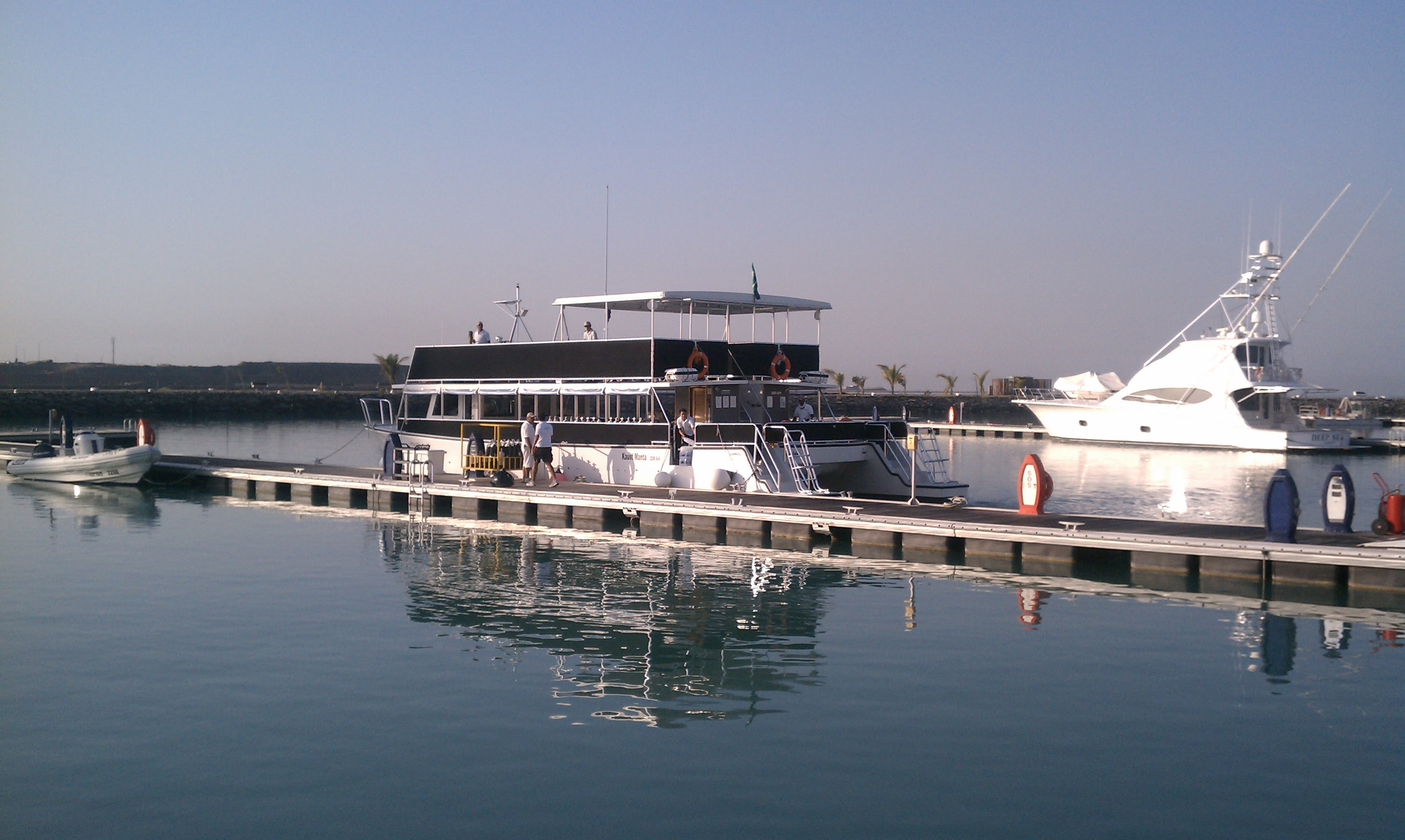 File:KAUST pontoon boat.jpg - Wikimedia Commons