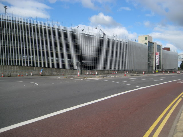 SP8113 : Aylesbury: Friars Square car park