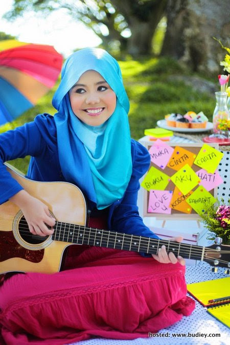 Najwa Latif