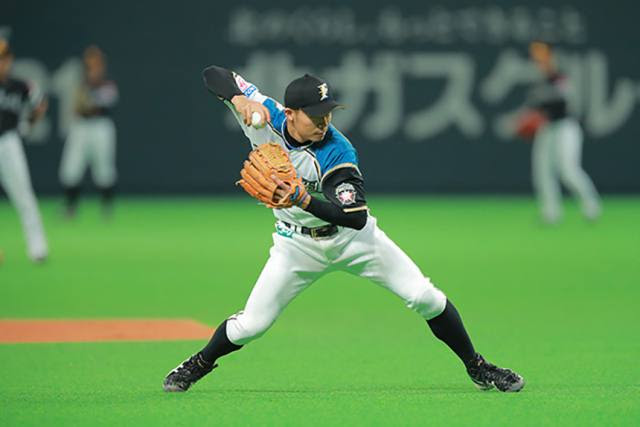 北海道日本ハムファイターズ ローソン 中島卓也シート スポーツのチケット ローチケ ローソンチケット